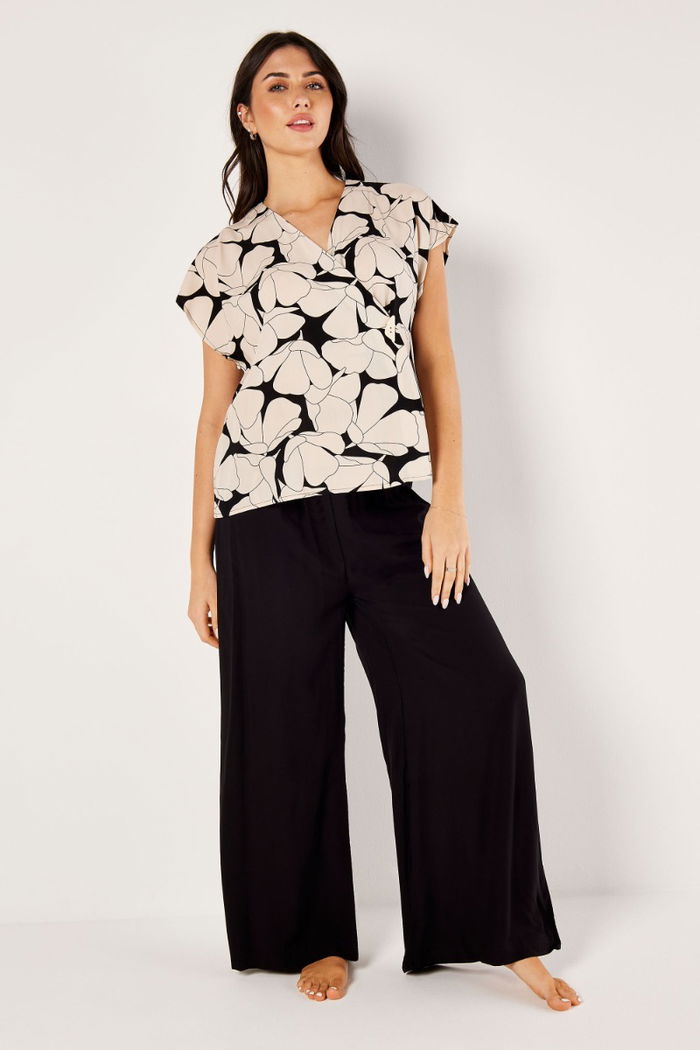 Comfy Black and White Set with Short Sleeves product image 2