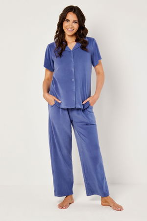 Buttoned Short-Sleeved Pyjama Set in Soft Velour product image